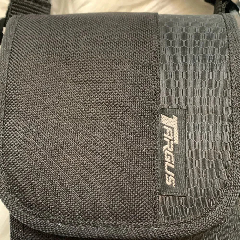 🟢3 for $20 TARGUS camera bag for point & shoot style camera hook & loop …